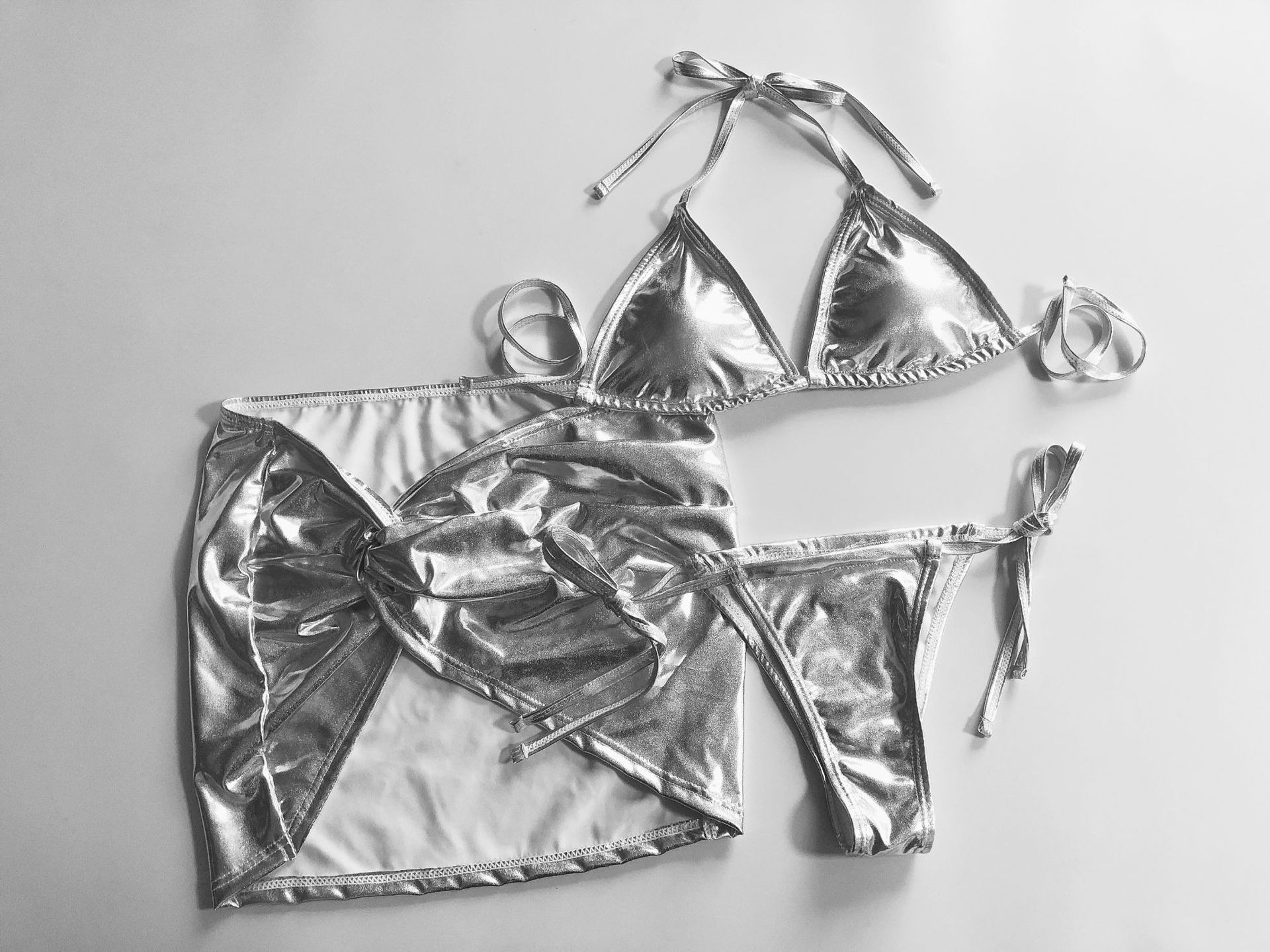 Metallic Bikini Set with Cover-Up - 图片 7