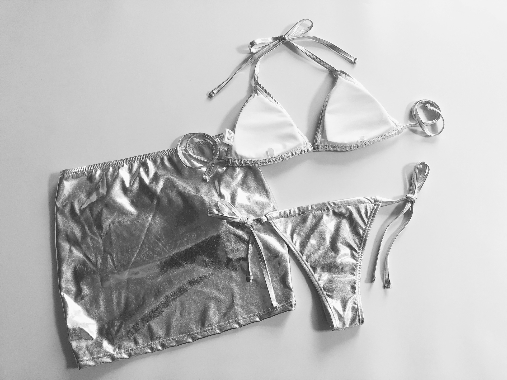 Metallic Bikini Set with Cover-Up - 图片 6